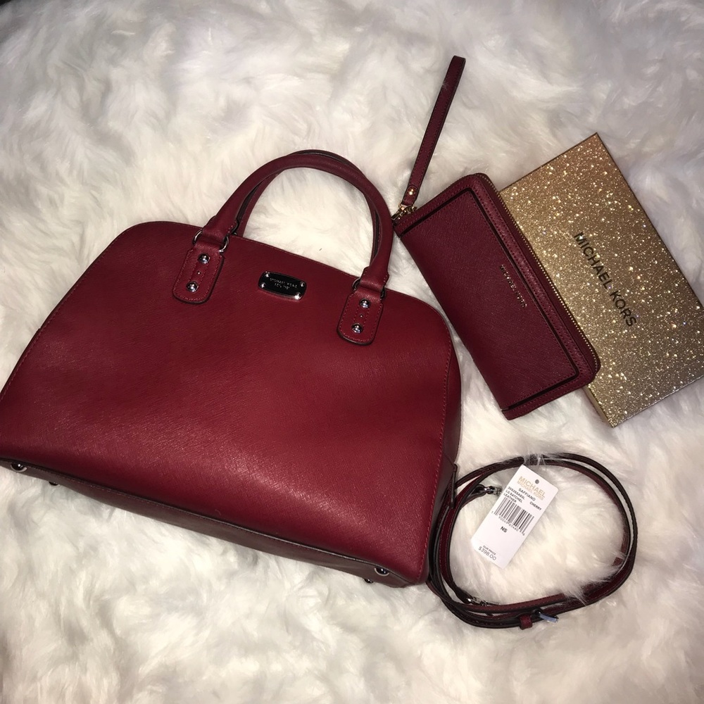 Michael Kors Large Bag w/ straps & matching Wallet